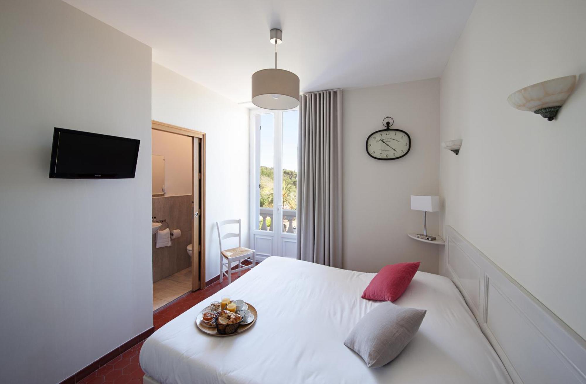 Small Room with Balcony,1588124693:JPEG